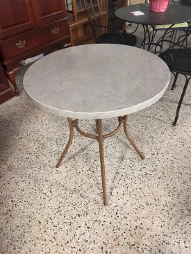 26" Round Metal Outdoor Table