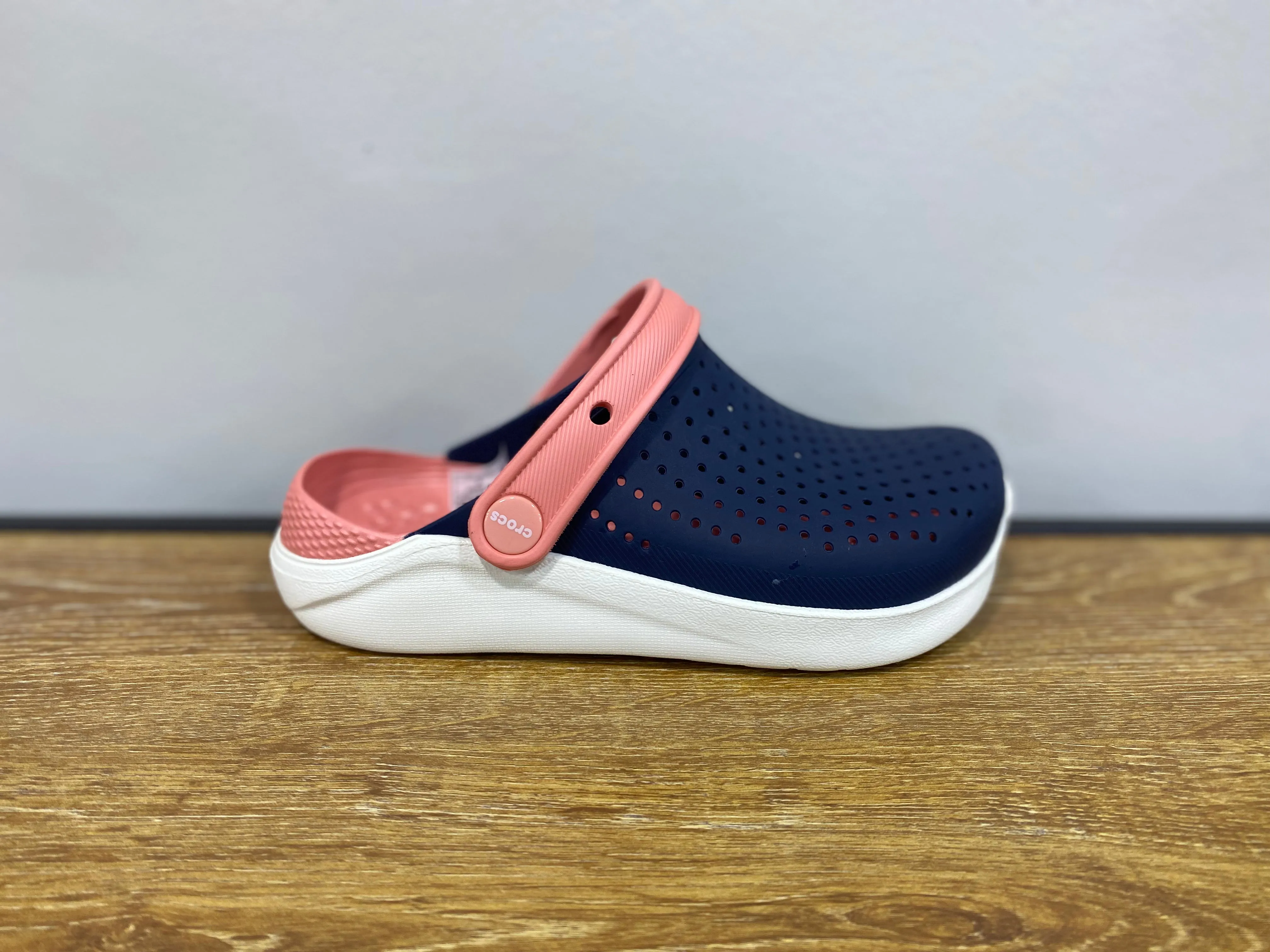 crocs enfant blue et rose