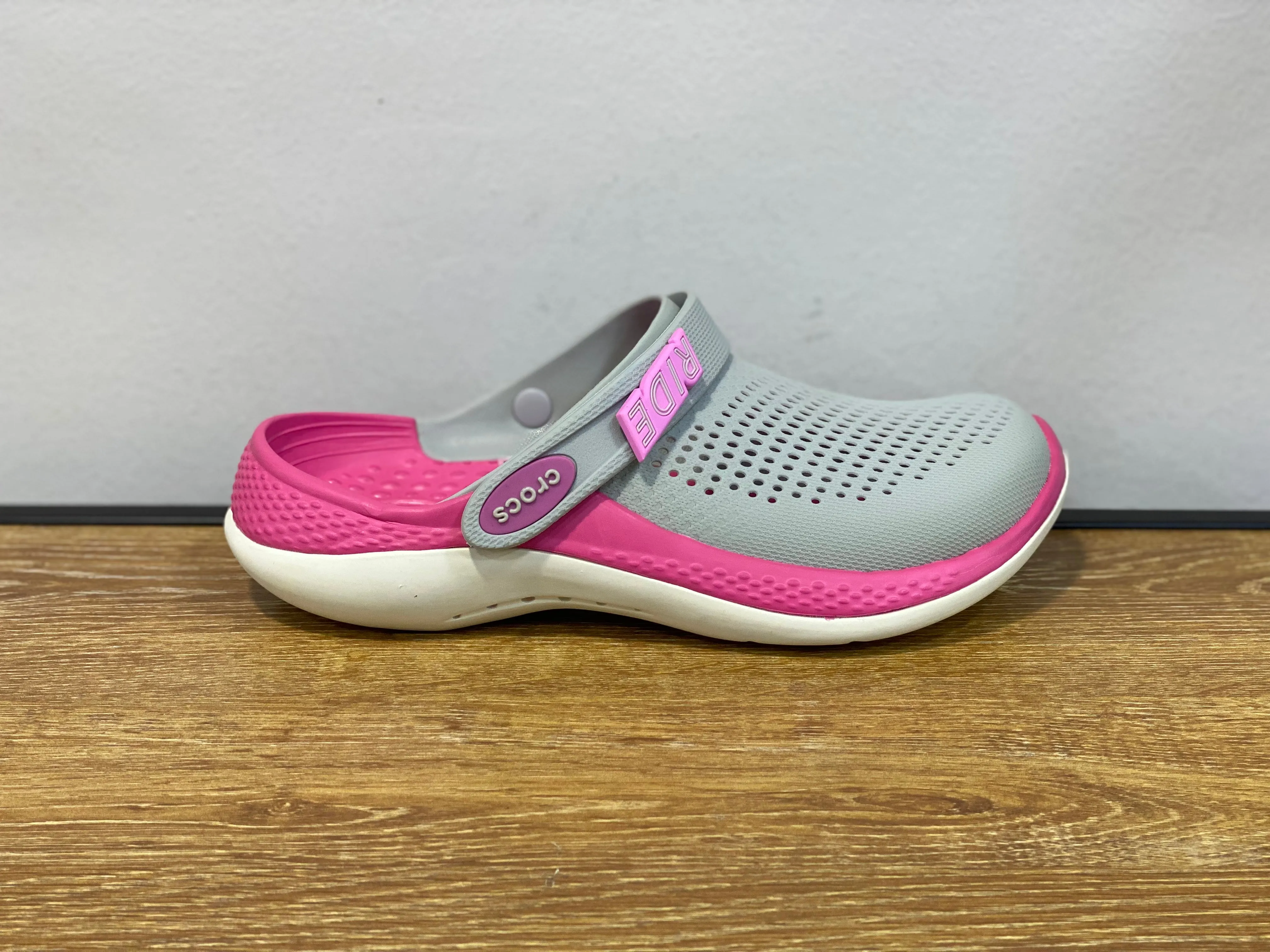 CROCS LITERIDE 360 CLOG gris et rose et blanc