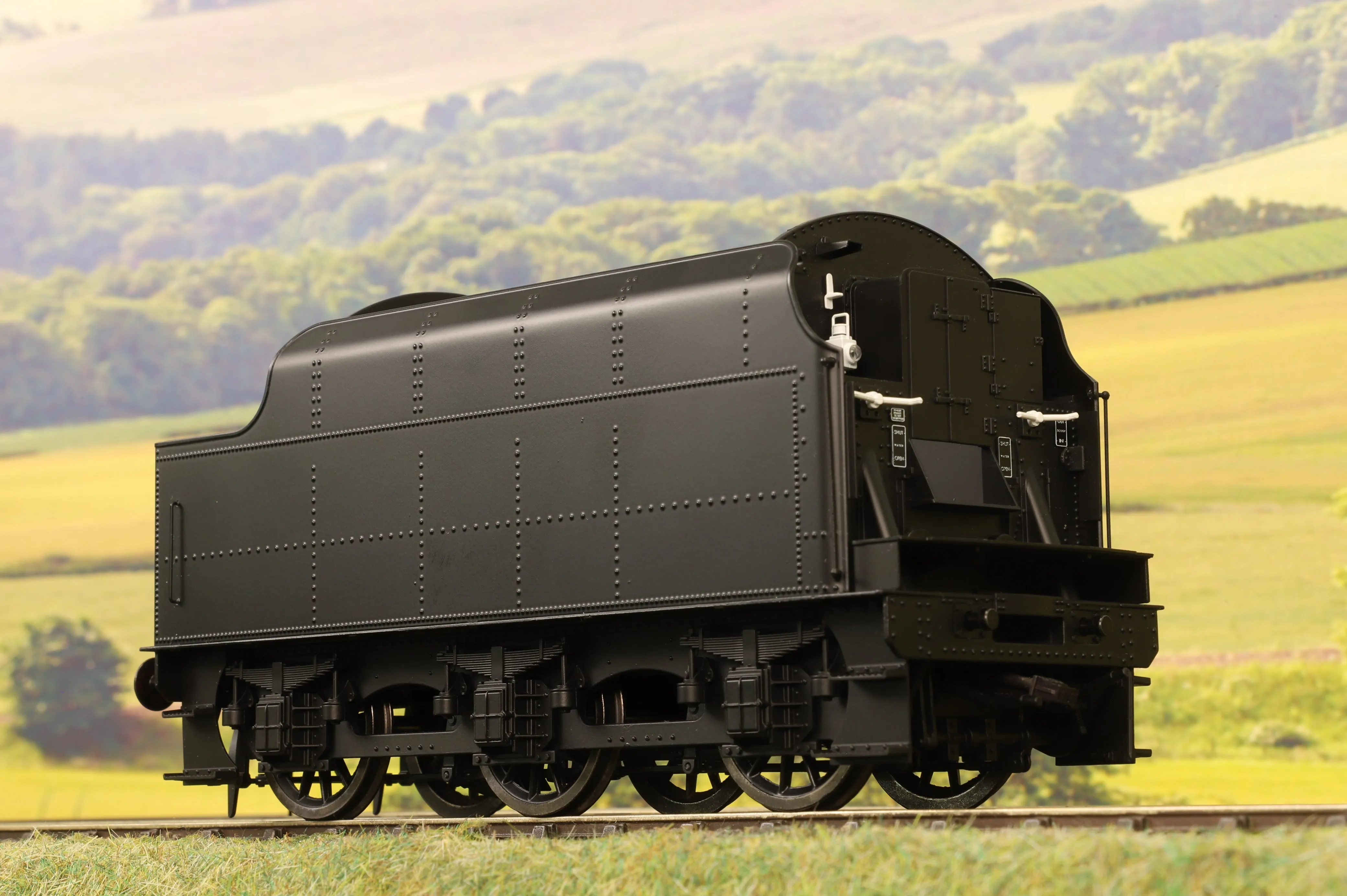 Ellis Clark Trains E1010U O Gauge Stanier Class 5 4-6-0 "Black 5", Plain Black, 'Un-numbered', Riveted Tender